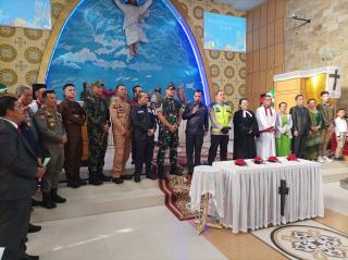 Kapolresta Pekanbaru AKBP Jeki Rahmat Mustika SIK dan Forkopimda Kunjungi Tempat Ibadah dan Pos Peng